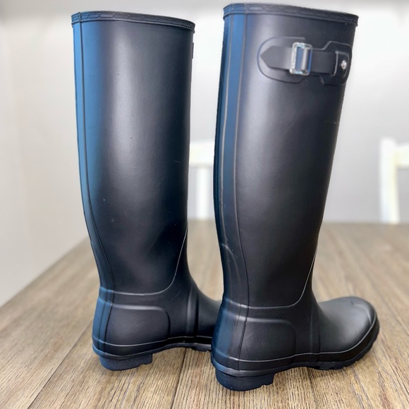 Hunter Women’s Original Matte Tour Buckle Strap Rain Boots - Picture 10 of 14